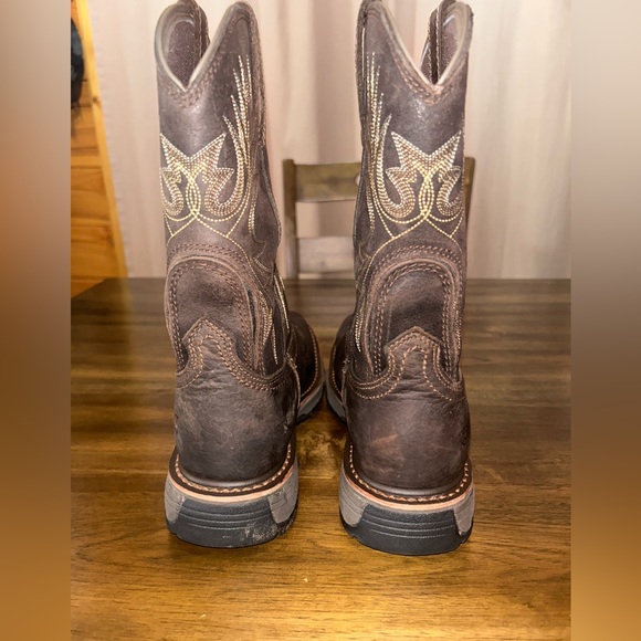 Ariat Workhog H2O Waterproof
Square Toe Work Boot Size 7D - Picture 7 of 8